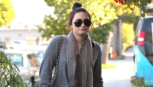 Demi Lovato: En el estudio con infección de garganta