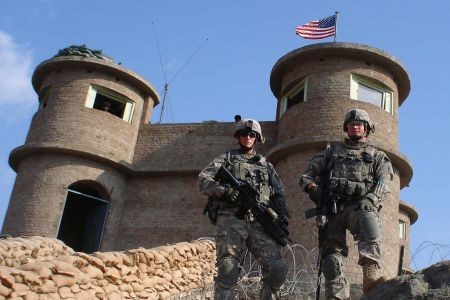Tres muertos y 10 heridos en una base aérea de EE.UU. en Afganistán