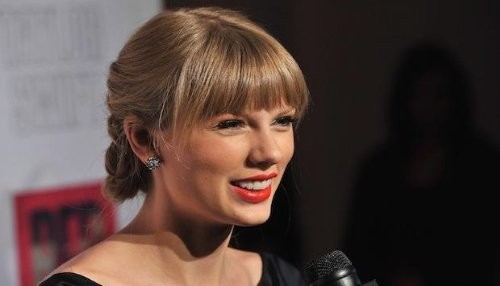 Taylor Swift llega en un jet privado a Londres para reunirse con Harry Styles