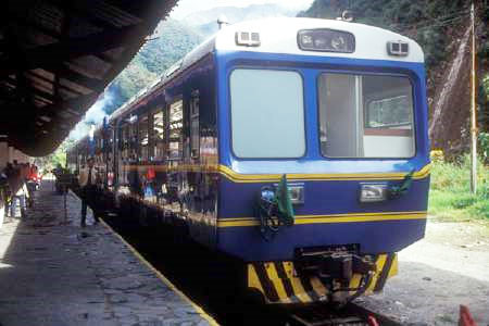 Suspenden servicio de trenes a Machu Picchu