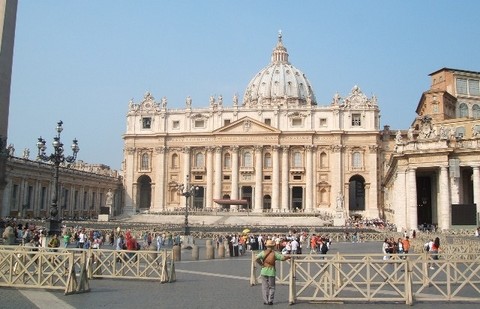 La iglesia católica tendría que pagar impuestos por sus edificios en Italia