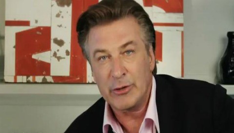 Alec Baldwin defiende a los elefantes (Video)