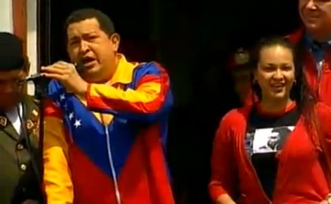 Hugo Chávez reaparece cantando en Venezuela tras ser operado