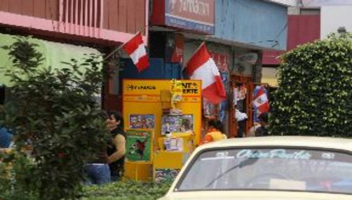 Ciudadano que no ize su bandera por Fiestas Patrias será multado