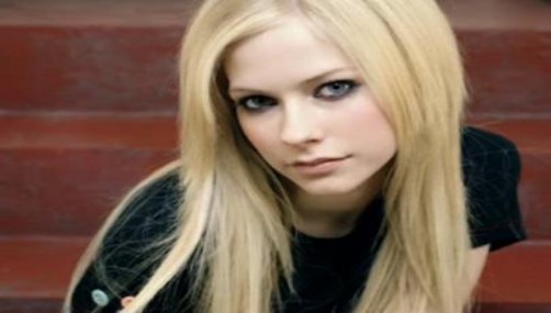 Avril Lavigne no quiere saber nada con desnudos