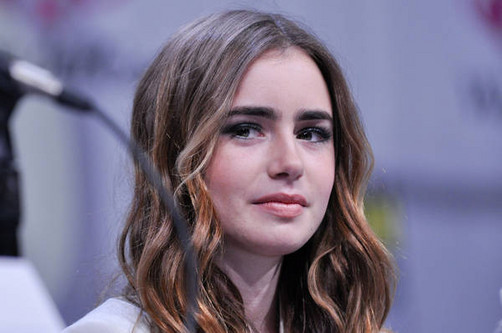 Lily Collins en la premier de 'Abduction'