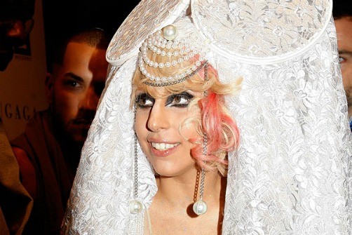 Lady Gaga se hará un vestido con las fotos de sus fans
