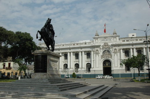 Ex convictos marchan por la paz hacia el Congreso