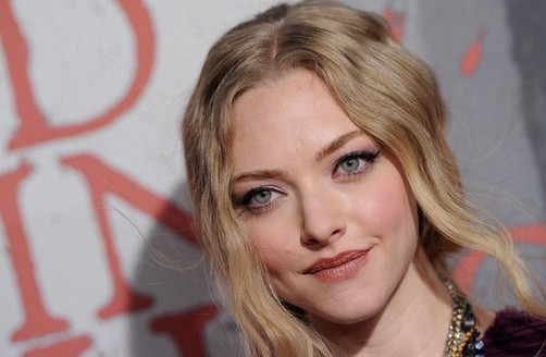 Amanda Seyfried muestra su fabulosa figura en bikini