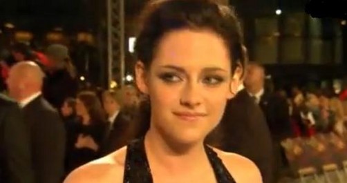 Kristen Stewart usa zapatillas en la premier de 'Amanecer Parte 1'