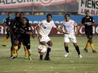 Universitario pagó y podrá jugar el fin de semana