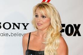 Britney Spears deja ver parte de sus pechos en hotel de Los Ángeles [FOTOS]