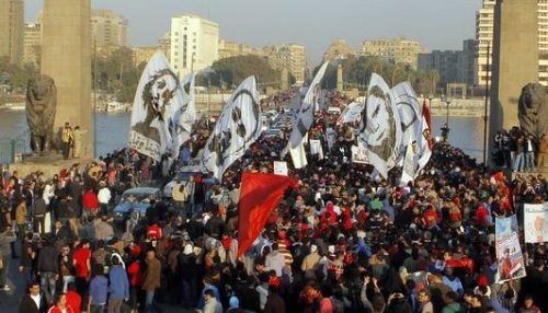 Egipto: 16 muertos en motín tras sentencia por violencia en el fútbol