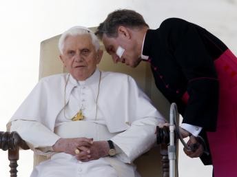 Benedicto XVI recibió documentos sobre abusos sexuales