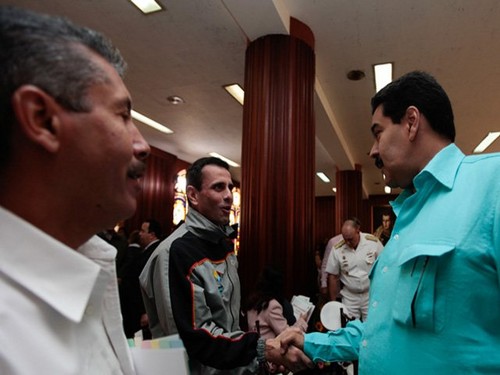 Venezuela: Capriles asegura que Nicolás Maduro recibe y acata órdenes de Raúl Castro