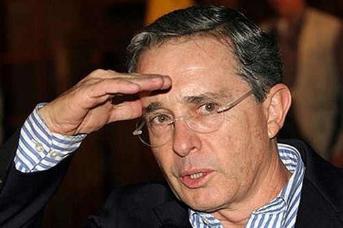 Las FARC ataca a Álvaro Uribe: usted es un mafioso y paramilitar de pura sangre