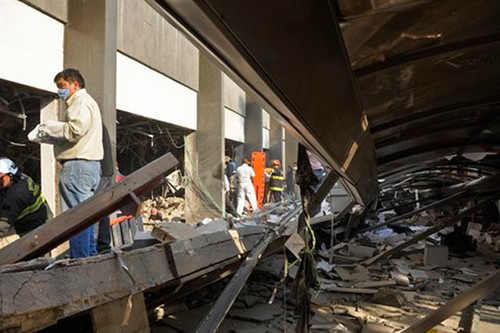 Pemex: encuentran supuesta bomba debajo de los escombros de torre