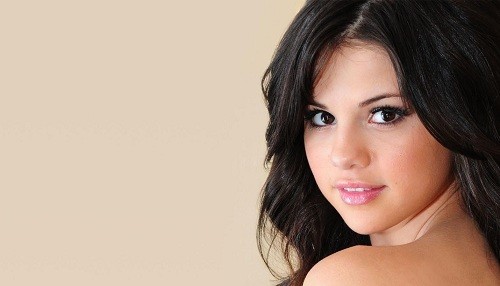 Selena Gómez en sexy póster de Spring Breakers