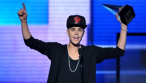 Justin Bieber el artista más joven en acumular cinco álbumes No. 1