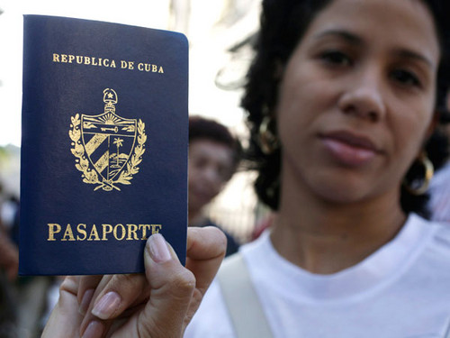 La prohibición para viajar fuera de Cuba continúa vigente