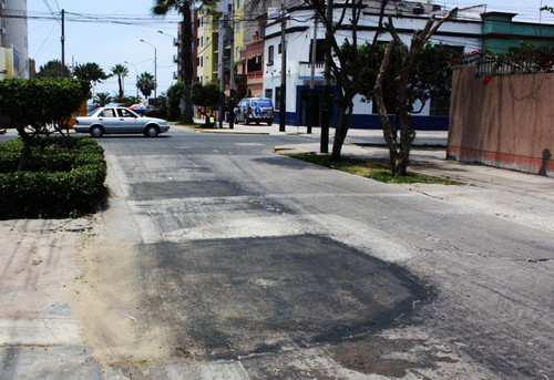 Municipalidad de San Miguel repara pistas deterioradas por camiones de carga pesada