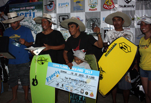 Hurtado dobletea en Circuito Profesional de Bodyboard