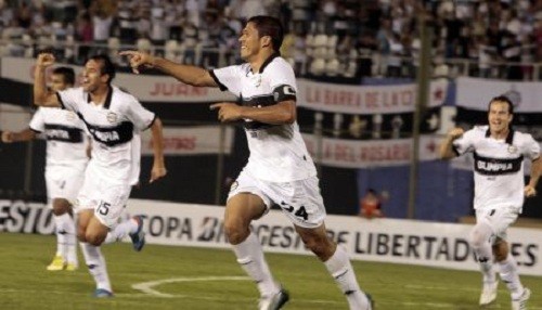 Olimpia goleó 3-0 a Universidad de Chile