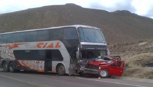 Choque vehicular deja cuatro muertos y tres heridos