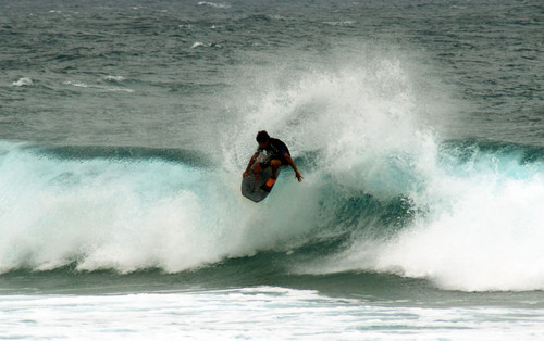 Bodyboard: César Bauer ya es finalista en Hawai