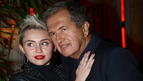 Miley Cyrus se fue de fiesta con Mario Testino [FOTO]
