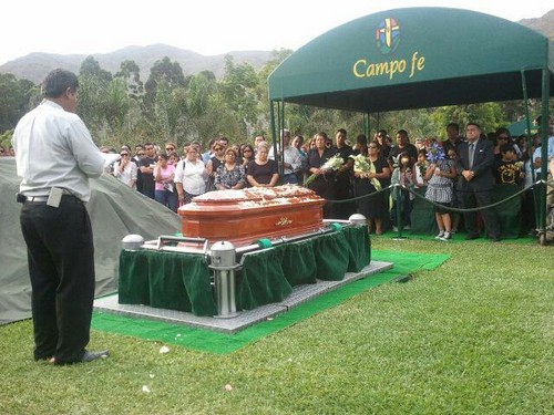 Restos del reportero gráfico Luis Choy fueron enterrados en el cementerio Campo Fe de Huachipa [FOTOS]