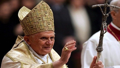 Benedicto XVI al despedirse de cardenales: seré obediente y respetuoso con nuevo Papa