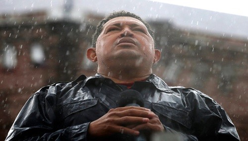 Abren el féretro de Hugo Chávez al instalar la capilla ardiente