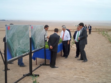 Sebastián Piñera entregó terrenos para uso agrícola cerca de la frontera  con Perú