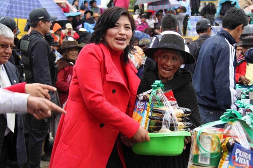 [Huancavelica] Mujeres huancavelicanas reciben merecido homenaje en su día