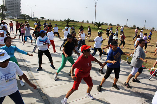 (Municipalidad San Miguel) Vecinos iniciarán hoy con ejercicios el programa deportivo Actívate San Miguel Nocturno