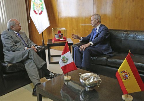 Ministros de defensa del Perú y España suscribieron declaración de cooperación