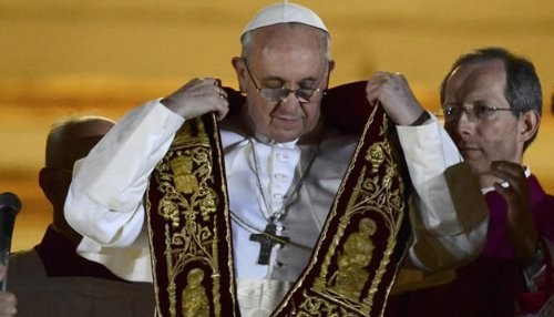 Un milagro: Bergoglio en las sandalias del pescador [Papa Francisco]