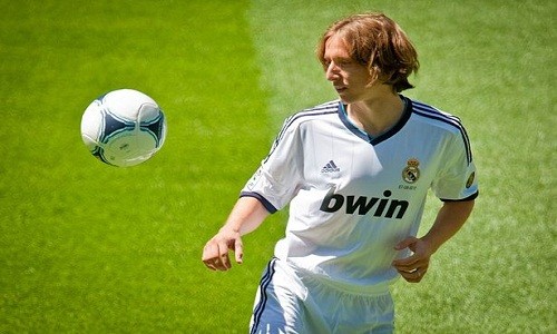 Manchester United y Chelsea interesados en talento de Luka Modric