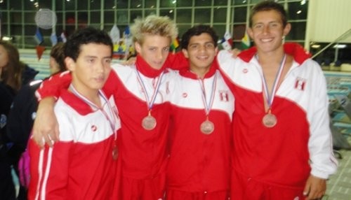 José Neuman medalla de plata en Sudamericano Juvenil de Natación Valparaíso 2013