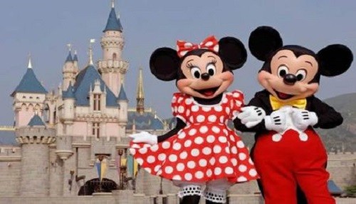 Menores de 14 años entrarán a Disney con un adulto