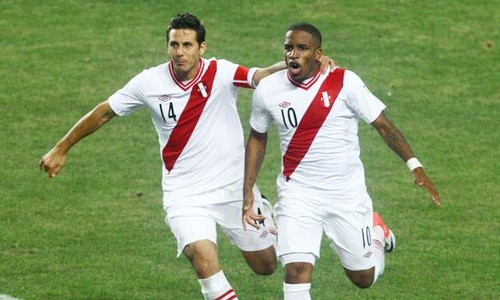 Eliminatorias Brasil 2014: Perú sale hoy a bajarse a Chile en un Nacional repleto