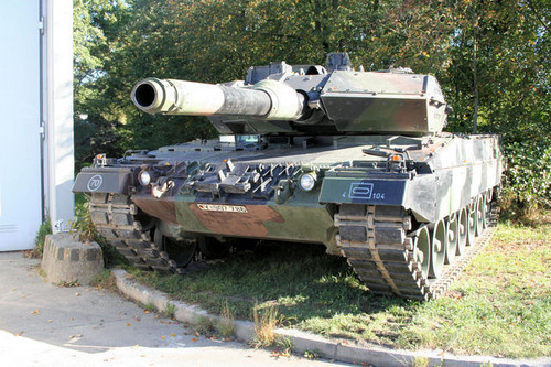 España estaría interesado en venderle a Arabia Saudí  250  tanques Leopard