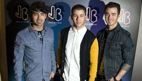 Los Jonas Brothers disfrutan de las fans durante su gira por Latinoamérica [FOTOS]