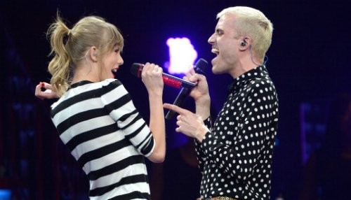 Taylor Swift a dúo con Tyler Glenn en Newark [FOTOS]