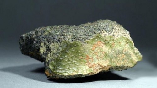 Descubren un meteorito verde