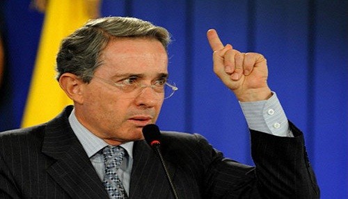 Álvaro Uribe sobre Juan Manuel Santos: el presidente solo manda a ladrar a los ministros