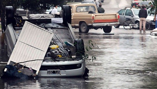 Cristina Fernández decretó tres días de duelo por fuertes lluvias