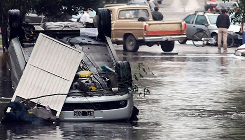 Cristina Fernández decretó tres días de duelo por fuertes lluvias