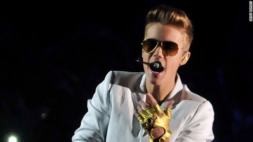 Justin Bieber cree que Anne Frank habría sido una belieber